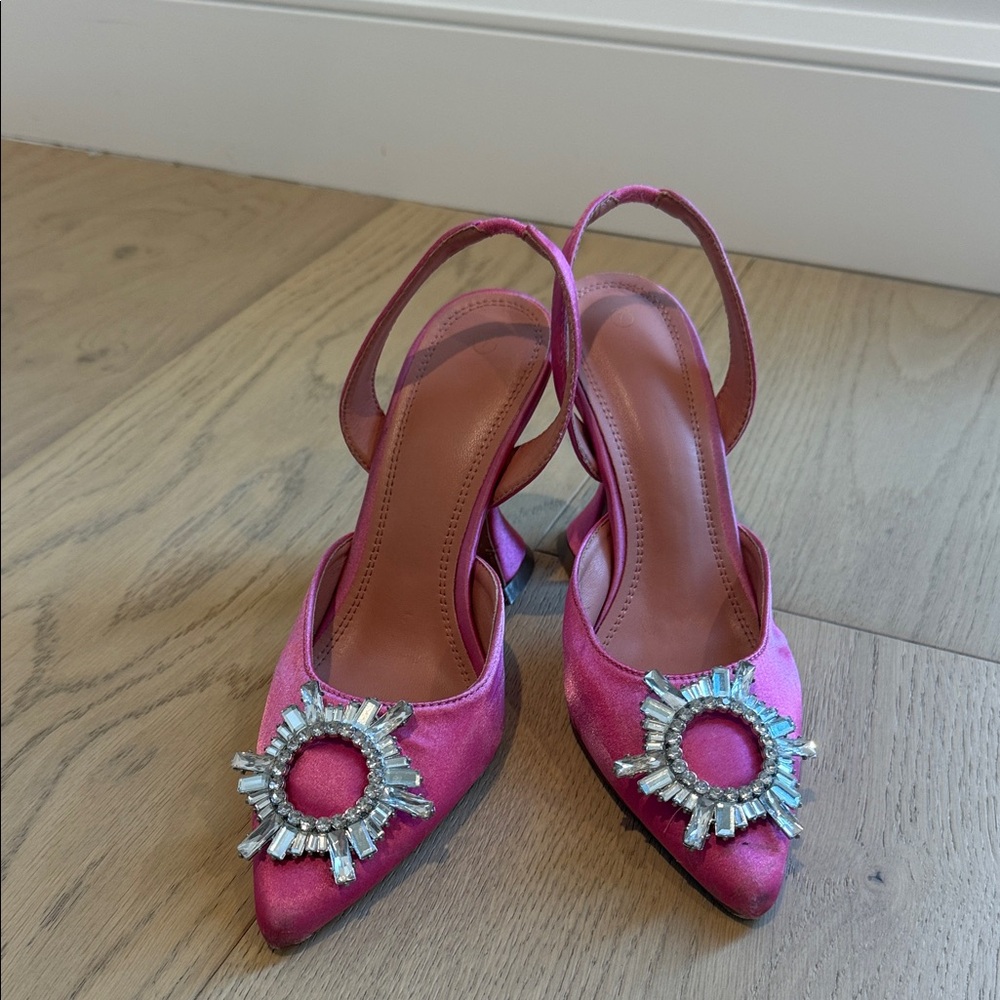 Elegant Pink Women's Shoes with Embellished Design